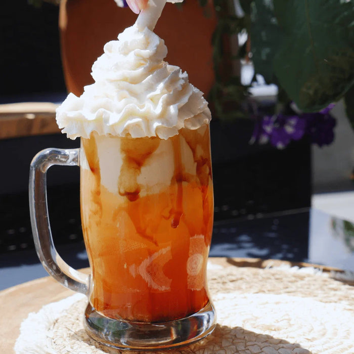 Butterscotch Brew servido como té caliente