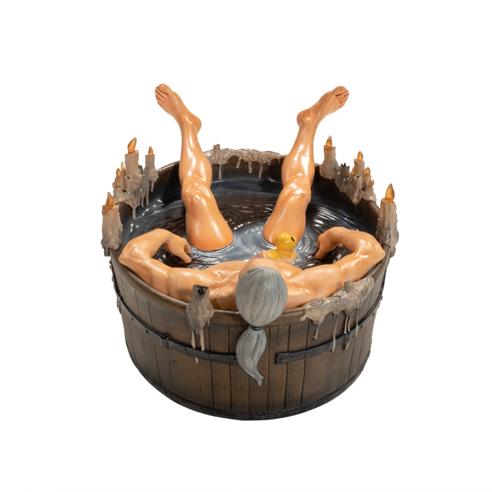 The Witcher Sammelfigur Geralt in der Badewanne – Ansicht vom Fußende