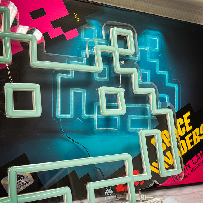 productImage-22519-space-invaders-neon-logo-lampe-3.jpg