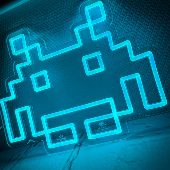 productImage-22519-space-invaders-neon-logo-lampe-4.jpg