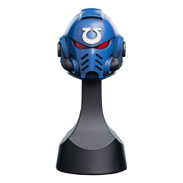 Réplica del casco de los Ultramarines de Warhammer 40,000