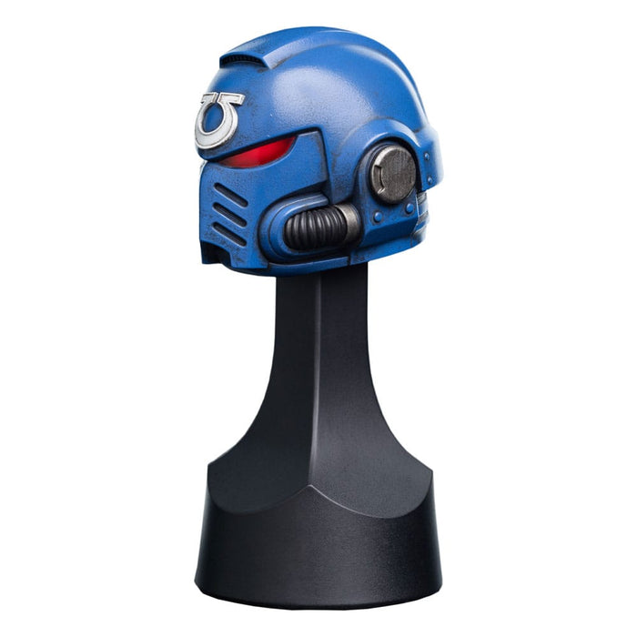 Réplica del casco de los Ultramarines de Warhammer 40,000